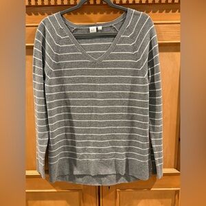 GAP Grey and White Striped V-Neck Sweater
(size Medium)